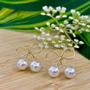 Snow Pearl Bows Studs