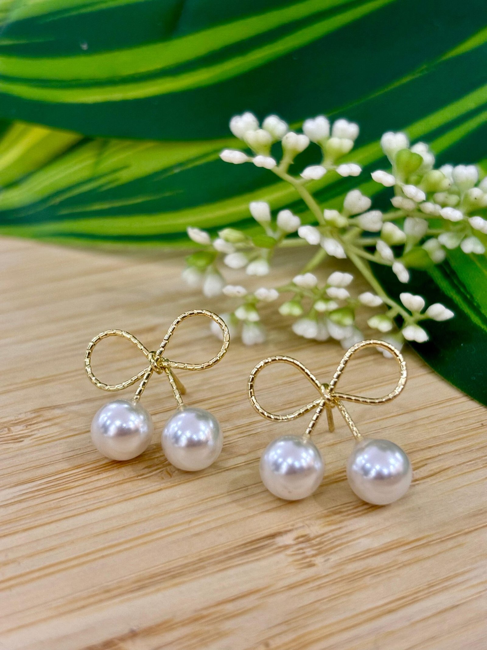 Snow Pearl Bows Studs Snow Pearl Bows Studs
